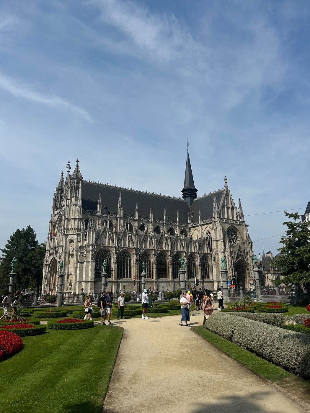 A brüsszeli Sablon-templom és kertje