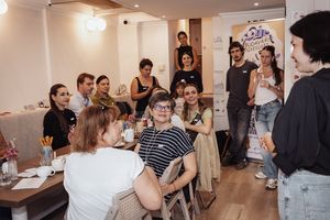 Kerámiafestő workshop, Budapest: A workshop nyitó beszélgetése