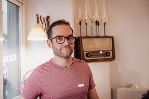 Kerámiafestő workshop, Budapest: A workshop egyik résztvevője