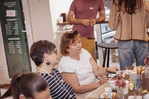Kerámiafestő workshop, Budapest: Kerámiafestés közös asztalnál