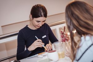 Kerámiafestő workshop, Budapest: Elmélyült kerámiafestés